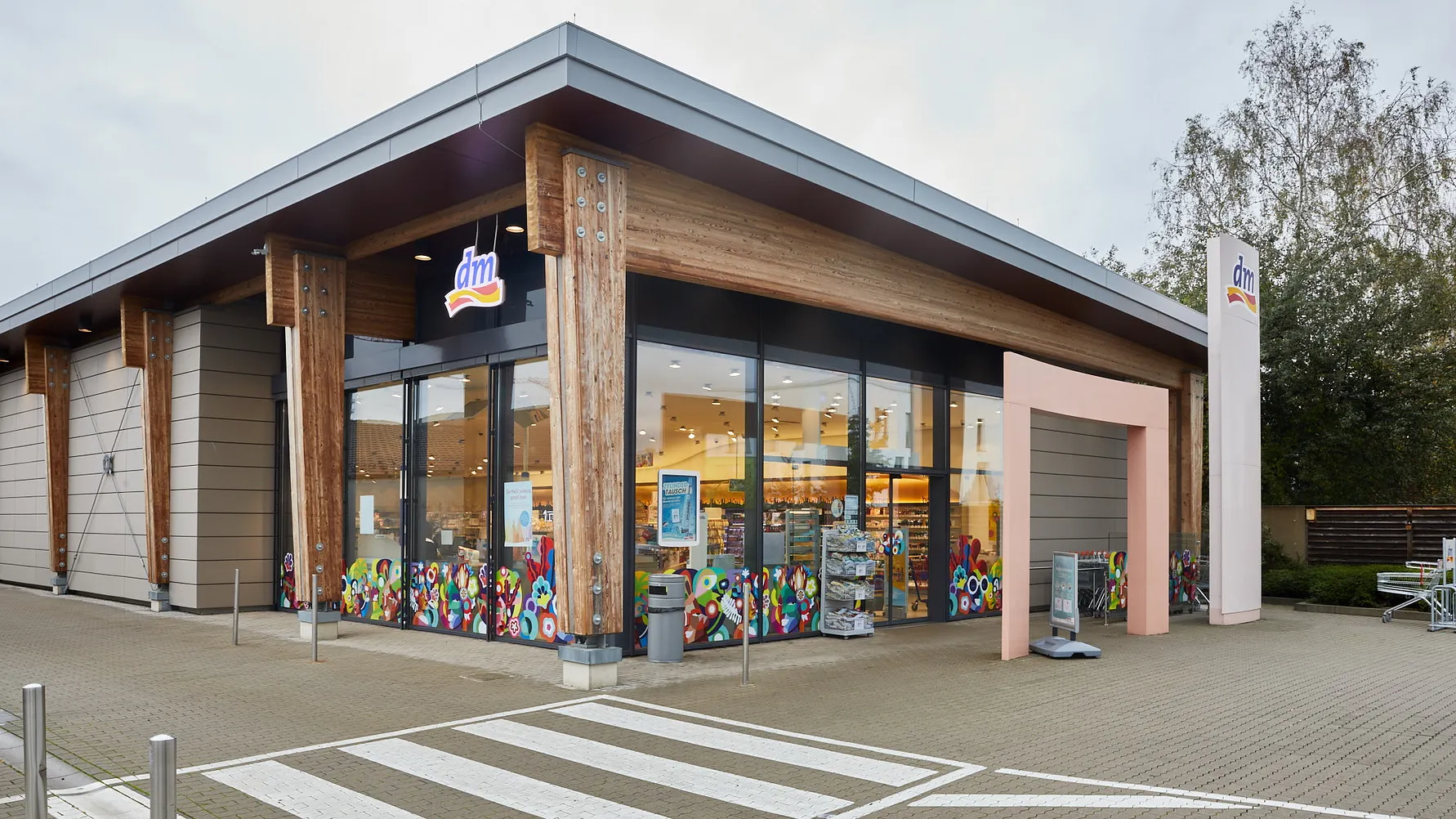 dm retail presence